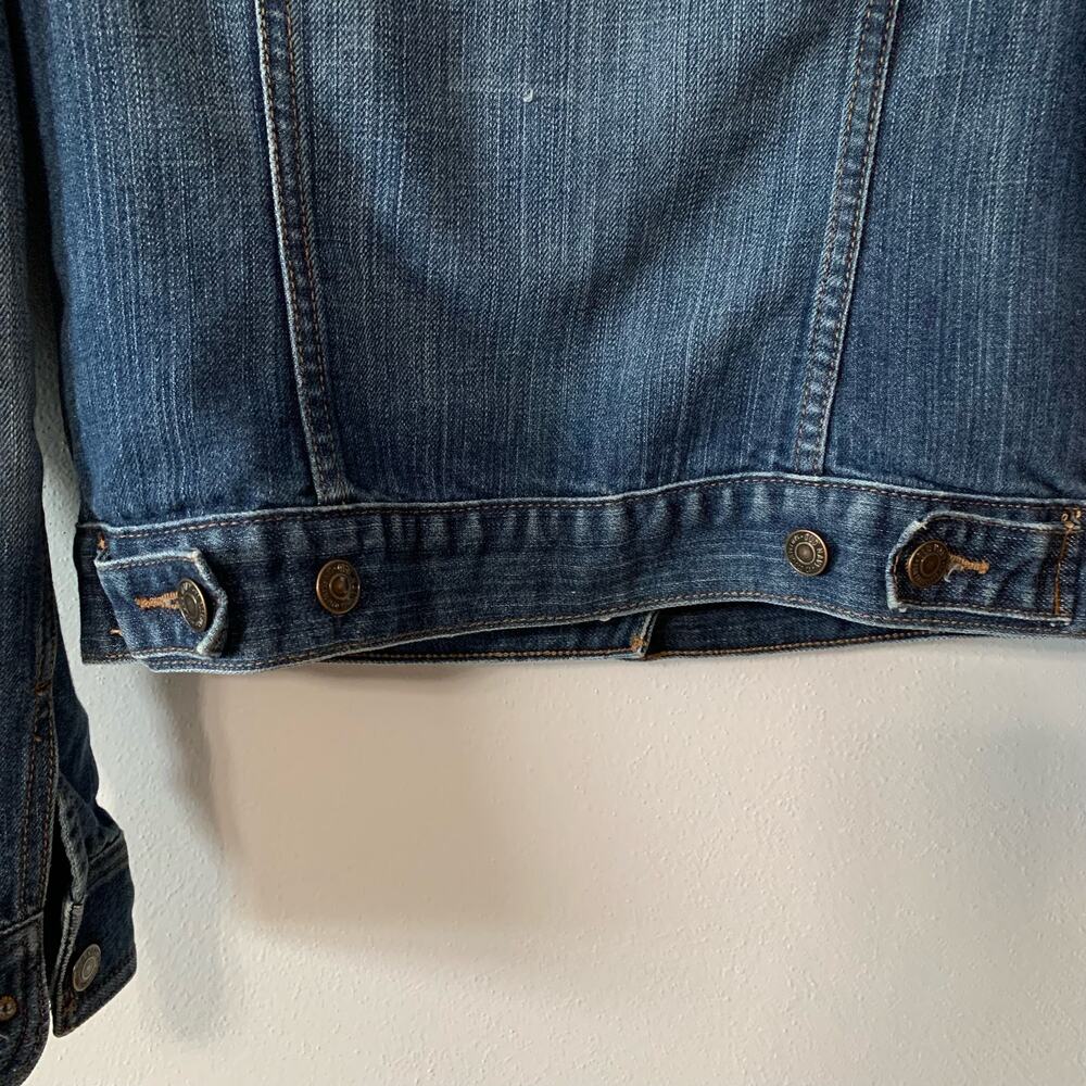 Old Navy Women's Denim Jacket Medium Wash Trucker Style Sz M - Picture 7 of 16